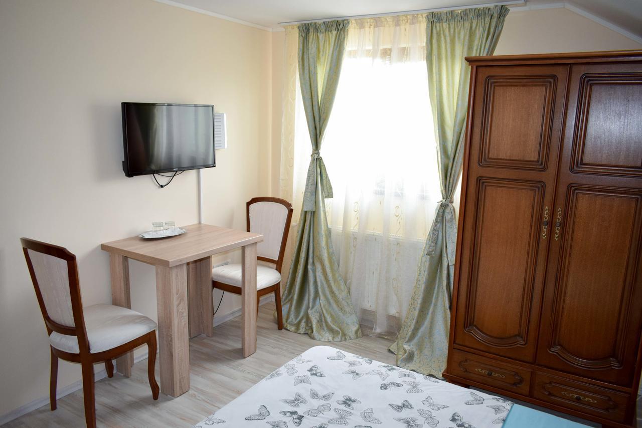 Pensiunea Flora Cicir Εξωτερικό φωτογραφία